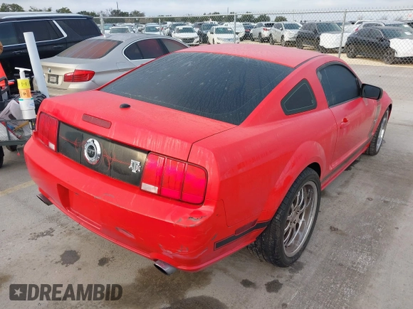 2007 Ford Mustang GT Deluxe with VIN 1ZVFT82H875267643, listed as a IAAI auction lot 41725156 with 98,844 mi miles and . Bid and sale history available at carsss.com. Image 4.