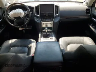 2021 Toyota Land Cruiser z VIN JTMCY7AJ0M4104637, wystawiony jako Copart lot #59397013 z przebiegiem 27 814 mil mil oraz . Historia ofert i sprzedaży dostępna na DreamBid. Obrazek 8.