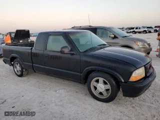 1999 GMC Sonoma SLS with VIN 1GTCS19X7X8517501, listed as a Copart auction lot 77200074 with 0 mi miles and Salvage Title. Bid and sale history available at carsss.com. Image 4.