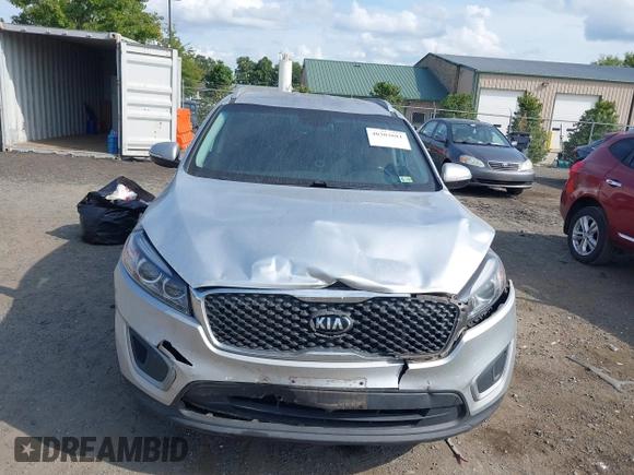 2018 Kia Sorento LX with VIN 5XYPGDA3XJG427112, listed as a IAAI auction lot 40303681 with 170,443 mi miles. Bid and sale history available at carsss.com. Image 12.