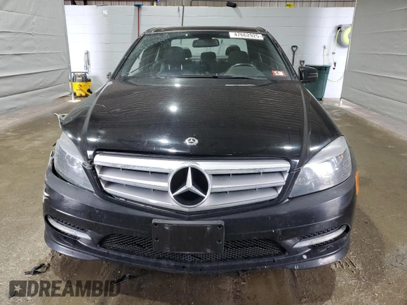 2011 Mercedes-Benz C 300 Sport z VIN WDDGF8BB5BR163628, wystawiony jako Copart lot #47662925 z przebiegiem 101 438 mil mil oraz Szkody całkowita. Historia ofert i sprzedaży dostępna na DreamBid. Obrazek 5.
