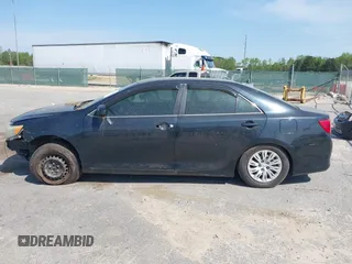 2013 Toyota Camry L with VIN 4T1BF1FK7DU692807, listed as a IAAI auction lot 42013200 with 1 mi miles. Bid and sale history available at carsss.com. Image 14.