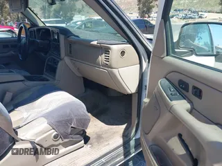 2004 Chevrolet Tahoe LS with VIN 1GNEC13T64R292075, listed as a IAAI auction lot 42138343 with 236,054 mi miles. Bid and sale history available at carsss.com. Image 5.