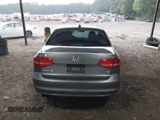 2015 Volkswagen Jetta SE with VIN 3VWD07AJ9FM310300, listed as a IAAI auction lot 42433664 with 117,579 mi miles and . Bid and sale history available at DreamBid. Image 16.