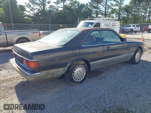 1986 Mercedes-Benz 560 z VIN WDBCA45D7GA200289, wystawiony jako IAAI lot #42313986 z przebiegiem 203 457 mil mil oraz . Historia ofert i sprzedaży dostępna na DreamBid. Obrazek 4.