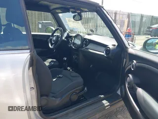 2012 MINI Convertible z VIN WMWZN3C51CT265186, wystawiony jako IAAI lot #42556739 z przebiegiem 118 747 mil mil oraz . Historia ofert i sprzedaży dostępna na DreamBid. Obrazek 5.