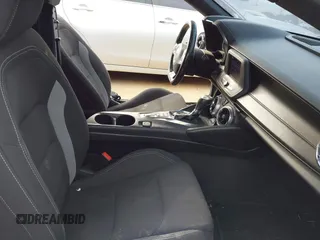 2020 Chevrolet Camaro 1LT z VIN 1G1FB1RS3L0108186, wystawiony jako IAAI lot #41427677 z przebiegiem 66 752 mil mil oraz . Historia ofert i sprzedaży dostępna na DreamBid. Obrazek 5.