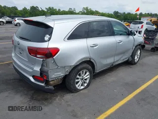 2019 Kia Sorento L z VIN 5XYPG4A36KG593306, wystawiony jako IAAI lot #42084345 z przebiegiem 115 241 mil mil oraz . Historia ofert i sprzedaży dostępna na DreamBid. Obrazek 4.
