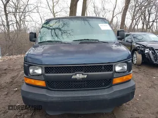 2008 Chevrolet Express Passenger z VIN 1GAHG39K681190793, wystawiony jako IAAI lot #41138205 z przebiegiem 194 796 mil mil oraz . Historia ofert i sprzedaży dostępna na DreamBid. Obrazek 12.
