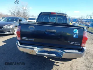 2006 Toyota Tacoma PreRunner z VIN 5TETU62N76Z314606, wystawiony jako IAAI lot #41647446 z przebiegiem 119 769 mil mil oraz . Historia ofert i sprzedaży dostępna na DreamBid. Obrazek 16.