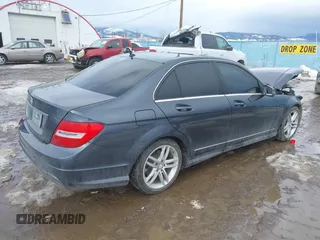 2014 Mercedes-Benz C 250 Sport с VIN WDDGF4HBXEG200415, выставлен на аукционе IAAI как лот 41648762 с пробегом 108 702 миль миль и . История ставок и продаж доступна на DreamBid. Изображение 4.
