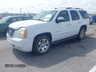 2008 GMC Yukon SLT w/4SB with VIN 1GKFC130X8R101206, listed as a IAAI auction lot 41735535 with 204,958 mi miles. Bid and sale history available at carsss.com. Image 2.