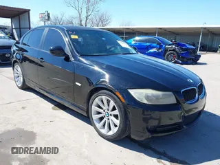 2011 BMW 3 Series 328i z VIN WBAPH5G52BNM80258, wystawiony jako IAAI lot #41763247 z przebiegiem 104 346 mil mil oraz . Historia ofert i sprzedaży dostępna na DreamBid. Obrazek 1.