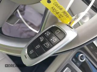 2024 Hyundai Palisade Calligraphy z VIN KM8R74GEXRU678526, wystawiony jako IAAI lot #41958741 z przebiegiem 2 666 mil mil oraz . Historia ofert i sprzedaży dostępna na DreamBid. Obrazek 11.