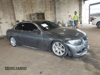 2007 BMW 3 Series 335i z VIN WBAWL735X7PX42731, wystawiony jako IAAI lot #42362319 z przebiegiem 64 372 mil mil oraz . Historia ofert i sprzedaży dostępna na DreamBid. Obrazek 1.