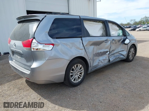 2012 Toyota Sienna XLE AAS z VIN 5TDYK3DC2CS233687, wystawiony jako IAAI lot #42148156 z przebiegiem 147 499 mil mil oraz . Historia ofert i sprzedaży dostępna na DreamBid. Obrazek 4.