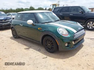 2014 MINI Hardtop z VIN WMWXM5C53ET972847, wystawiony jako IAAI lot #42502121 z przebiegiem 165 475 mil mil oraz . Historia ofert i sprzedaży dostępna na DreamBid. Obrazek 1.