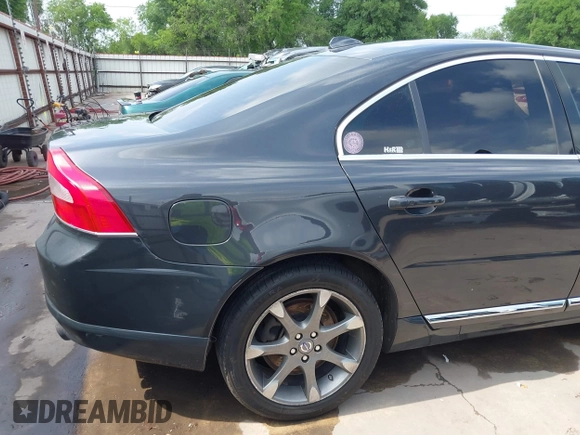 2011 Volvo S80 3.2L with VIN YV1952AS1B1138075, listed as a IAAI auction lot 41918597 with 192,441 mi miles. Bid and sale history available at carsss.com. Image 19.