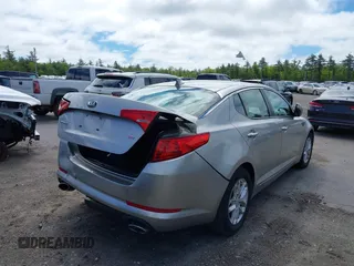 2013 Kia Optima LX z VIN KNAGM4A79D5380077, wystawiony jako IAAI lot #42286648 z przebiegiem 97 152 mil mil oraz . Historia ofert i sprzedaży dostępna na DreamBid. Obrazek 4.