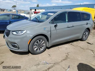 2023 Chrysler Pacifica Hybrid Touring L with VIN 2C4RC1L7XPR572495, listed as a Copart auction lot 51464745 with 33,397 mi miles and Clean Title. Bid and sale history available at carsss.com. Image 1.