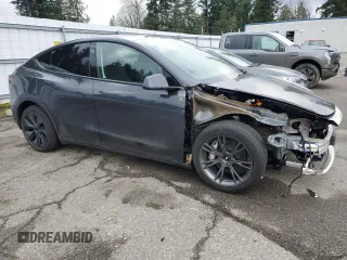 2025 Tesla Model Y Long Range with VIN 7SAYGDEE5SF296652, listed as a Copart auction lot 46664465 with 452 mi miles and Salvage Title. Bid and sale history available at DreamBid. Image 4.