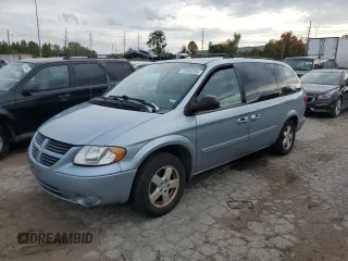2005 Dodge Caravan SXT with VIN 2D4GP44L25R565890, listed as a Copart auction lot 42324244 with 203,174 mi miles and Non Repairable. Bid and sale history available at carsss.com. Image 1.