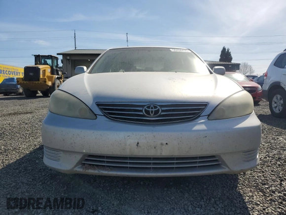 2005 Toyota Camry STD z VIN 4T1BE32KX5U540557, wystawiony jako Copart lot #50408435 z przebiegiem 268 848 mil mil oraz Szkoda całkowita • Salvage title. Historia ofert i sprzedaży dostępna na DreamBid. Obrazek 5.