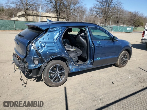 2024 Kia Niro EX Touring with VIN KNDCR3LE6R5163859, listed as a Copart auction lot 48325515 with 2,861 mi miles and Salvage Title. Bid and sale history available at carsss.com. Image 3.