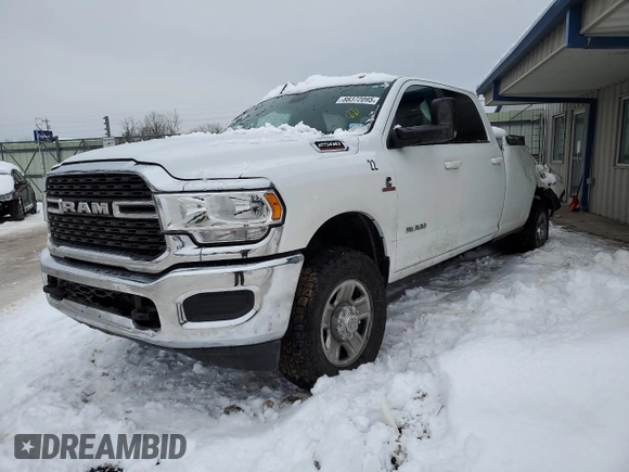 2022 Ram 2500 Big Horn z VIN 3C6UR5JL4NG239154, wystawiony jako Copart lot #88372095 z przebiegiem 107 279 mil mil oraz Szkoda całkowita • Salvage title. Historia ofert i sprzedaży dostępna na DreamBid. Obrazek 1.
