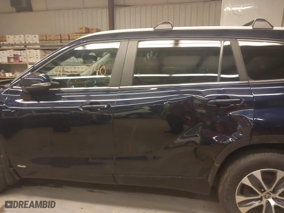 2023 Toyota Highlander Hybrid XLE with VIN 5TDKBRCH6PS118571, listed as a IAAI auction lot 41555440 with 31,712 mi miles. Bid and sale history available at carsss.com. Image 15.
