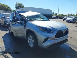 2022 Toyota Highlander LE z VIN 5TDZZRAH7NS558227, wystawiony jako IAAI lot #40620028 z przebiegiem 34 944 mil mil oraz . Historia ofert i sprzedaży dostępna na DreamBid. Obrazek 1.