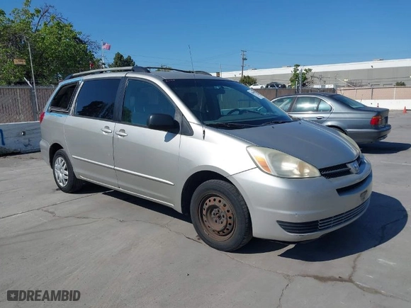 2004 Toyota Sienna CE with VIN 5TDZA23CX4S210033, listed as a IAAI auction lot 42086059 with 271,521 mi miles. Bid and sale history available at carsss.com. Image 1.