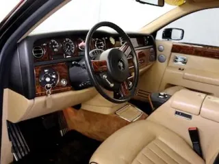 2007 Rolls-Royce Phantom z VIN SCA1S68547UX08408, wystawiony jako Copart lot #87547135 z przebiegiem 27 780 mil mil oraz Tytuł czysty. Historia ofert i sprzedaży dostępna na DreamBid. Obrazek 9.