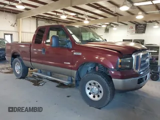 2005 Ford Super Duty F-250 XL with VIN 1FTSX21P85EA05534, listed as a IAAI auction lot 41276551 with 176,365 mi miles. Bid and sale history available at carsss.com. Image 1.