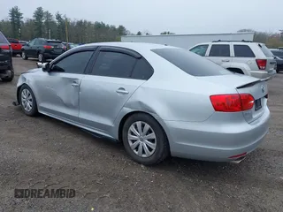 2014 Volkswagen Jetta S z VIN 3VW1K7AJ6EM413671, wystawiony jako IAAI lot #42145258 z przebiegiem 109 211 mil mil oraz . Historia ofert i sprzedaży dostępna na DreamBid. Obrazek 3.