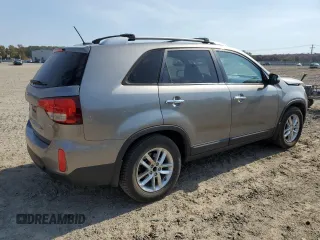 2015 Kia Sorento LX with VIN 5XYKT4A67FG635293, listed as a Copart auction lot 77755594 with 190,843 mi miles and Salvage Title. Bid and sale history available at carsss.com. Image 3.
