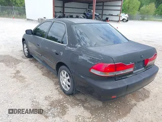 2002 Honda Accord SE z VIN 1HGCG668X2A171099, wystawiony jako IAAI lot #42081358 z przebiegiem 215 915 mil mil oraz . Historia ofert i sprzedaży dostępna na DreamBid. Obrazek 6.