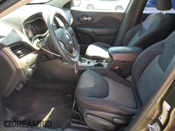 2015 Jeep Cherokee Sport z VIN 1C4PJLAB5FW573186, wystawiony jako Copart lot #61440805 z przebiegiem 144 333 mil mil oraz Szkoda całkowita • Salvage title. Historia ofert i sprzedaży dostępna na DreamBid. Obrazek 7.