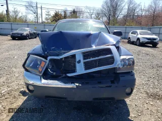 2005 Dodge Dakota SLT z VIN 1D7HW48N05S181997, wystawiony jako Copart lot #50633275 z przebiegiem 127 002 mil mil oraz Szkoda całkowita • Salvage title. Historia ofert i sprzedaży dostępna na DreamBid. Obrazek 5.