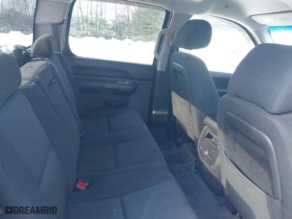 2010 Chevrolet Silverado 1500 LT with VIN 3GCRKSE38AG257341, listed as a IAAI auction lot 41592371 with 136,872 mi miles. Bid and sale history available at carsss.com. Image 8.