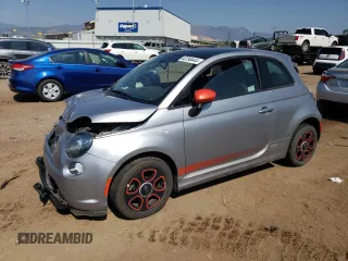 2018 FIAT 500e z VIN 3C3CFFGE2JT374957, wystawiony jako Copart lot #63768444 z przebiegiem 39 377 mil mil oraz Szkoda całkowita • Salvage title. Historia ofert i sprzedaży dostępna na DreamBid. Obrazek 1.