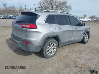 2017 Jeep Cherokee Latitude z VIN 1C4PJMCB0HD213955, wystawiony jako IAAI lot #41772383 z przebiegiem 88 964 mil mil oraz . Historia ofert i sprzedaży dostępna na DreamBid. Obrazek 4.