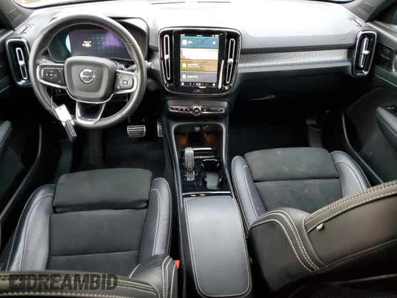 2021 Volvo XC40 z VIN YV4ED3UR3M2609918, wystawiony jako Copart lot #84349024 z przebiegiem 32 934 mil mil oraz Czysty tytuł • Clean title. Historia ofert i sprzedaży dostępna na DreamBid. Obrazek 8.