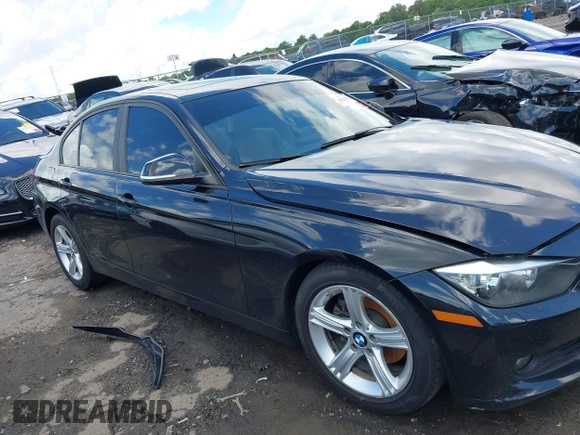 2013 BMW 3 Series 328i xDrive с VIN WBA3B5C55DF592295, выставлен на аукционе IAAI как лот 42231213 с пробегом 131 473 миль миль и . История ставок и продаж доступна на DreamBid. Изображение 13.