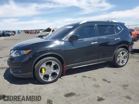 2020 Nissan Rogue S z VIN 5N1AT2MT1LC817469, wystawiony jako Copart lot #50407365 z przebiegiem 93 733 mil mil oraz Szkoda całkowita • Salvage title. Historia ofert i sprzedaży dostępna na DreamBid. Obrazek 1.