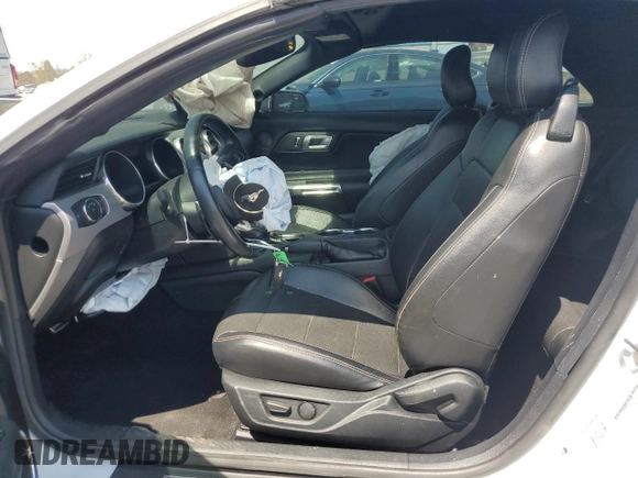 2020 Ford Mustang EcoBoost z VIN 1FATP8UH5L5137682, wystawiony jako Copart lot #53795485 z przebiegiem 89 739 mil mil oraz Szkoda całkowita • Salvage title. Historia ofert i sprzedaży dostępna na DreamBid. Obrazek 7.