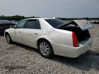 2009 Cadillac DTS 1SC z VIN 1G6KD57Y99U141826, wystawiony jako Copart lot #56242094 z przebiegiem 107 960 mil mil oraz Szkoda całkowita • Salvage title. Historia ofert i sprzedaży dostępna na DreamBid. Obrazek 2.