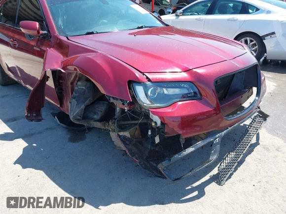 2019 Chrysler 300 with VIN 2C3CCABGXKH686121, listed as a IAAI auction lot 41995862 with 50,577 mi miles. Bid and sale history available at carsss.com. Image 6.