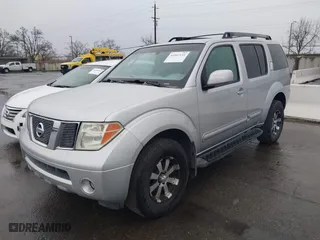 2006 Nissan Pathfinder SE with VIN 5N1AR18U56C635693, listed as a IAAI auction lot 41507131 with 117,611 mi miles. Bid and sale history available at carsss.com. Image 2.