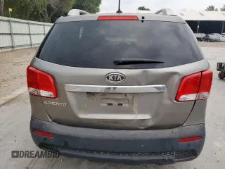 2012 Kia Sorento LX z VIN 5XYKT3A6XCG220216, wystawiony jako Copart lot #57467095 z przebiegiem 116 672 mil mil oraz Szkoda całkowita • Salvage title. Historia ofert i sprzedaży dostępna na DreamBid. Obrazek 6.